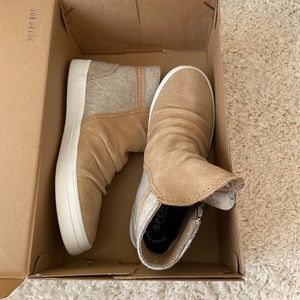 sperry high top slip on booties
